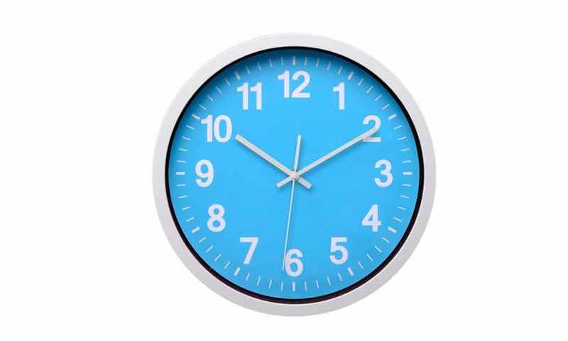 Comprar Reloj de pared azul en Amazon